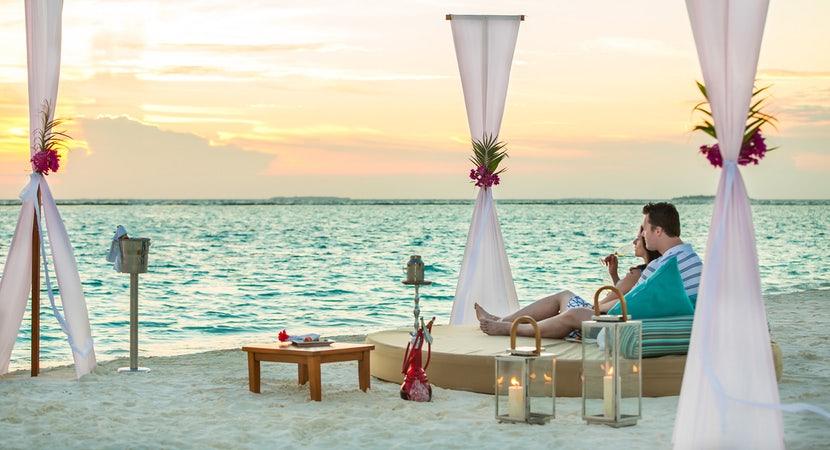 DESTINATION DINING